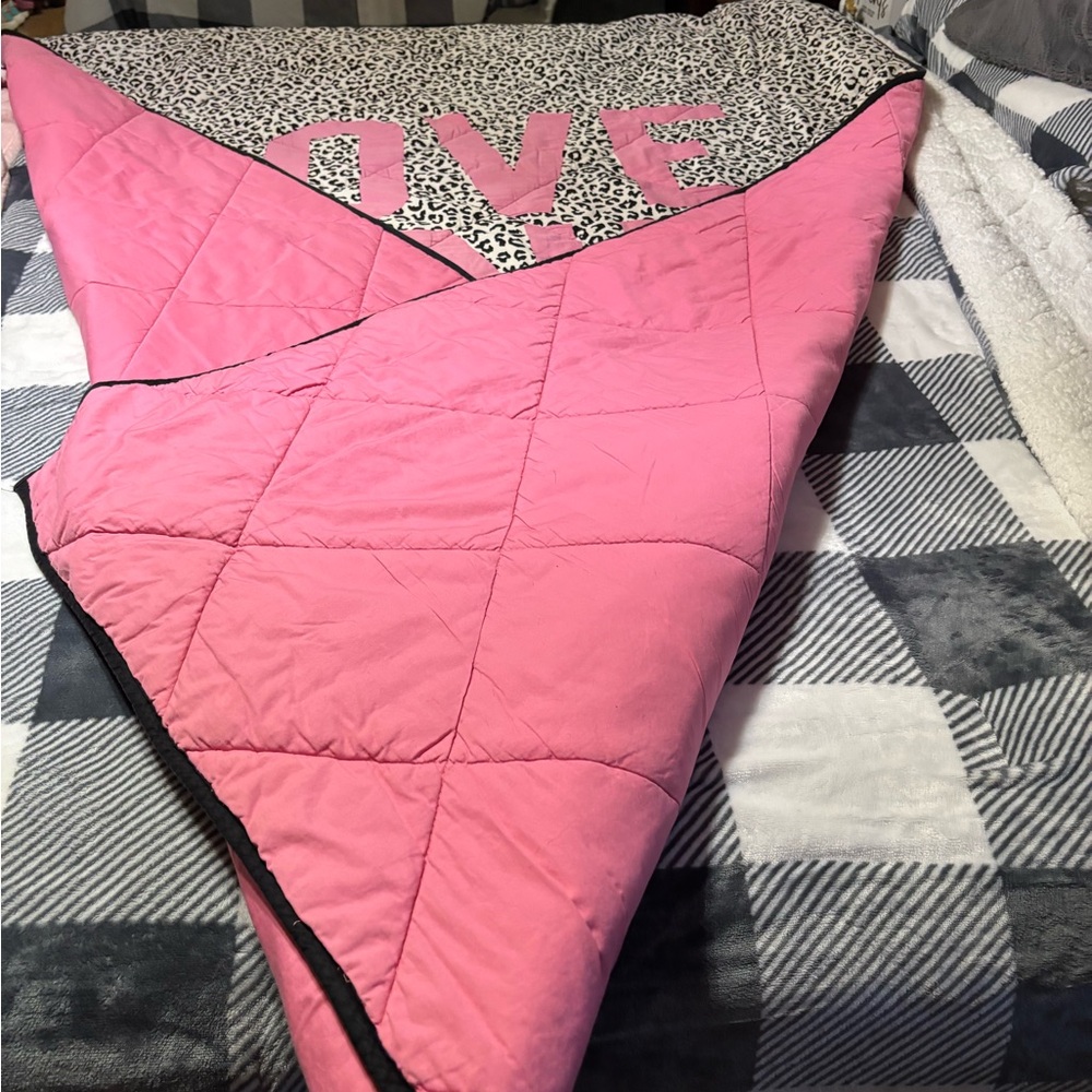 PINK RARE, VINTAGE COMFORTER - Picture 6 of 6
